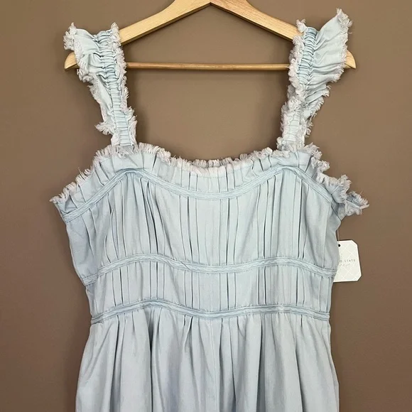 {Altar'd State} Ashley Light Denim Romper - Womens Large - NWT - Picture 3 of 12